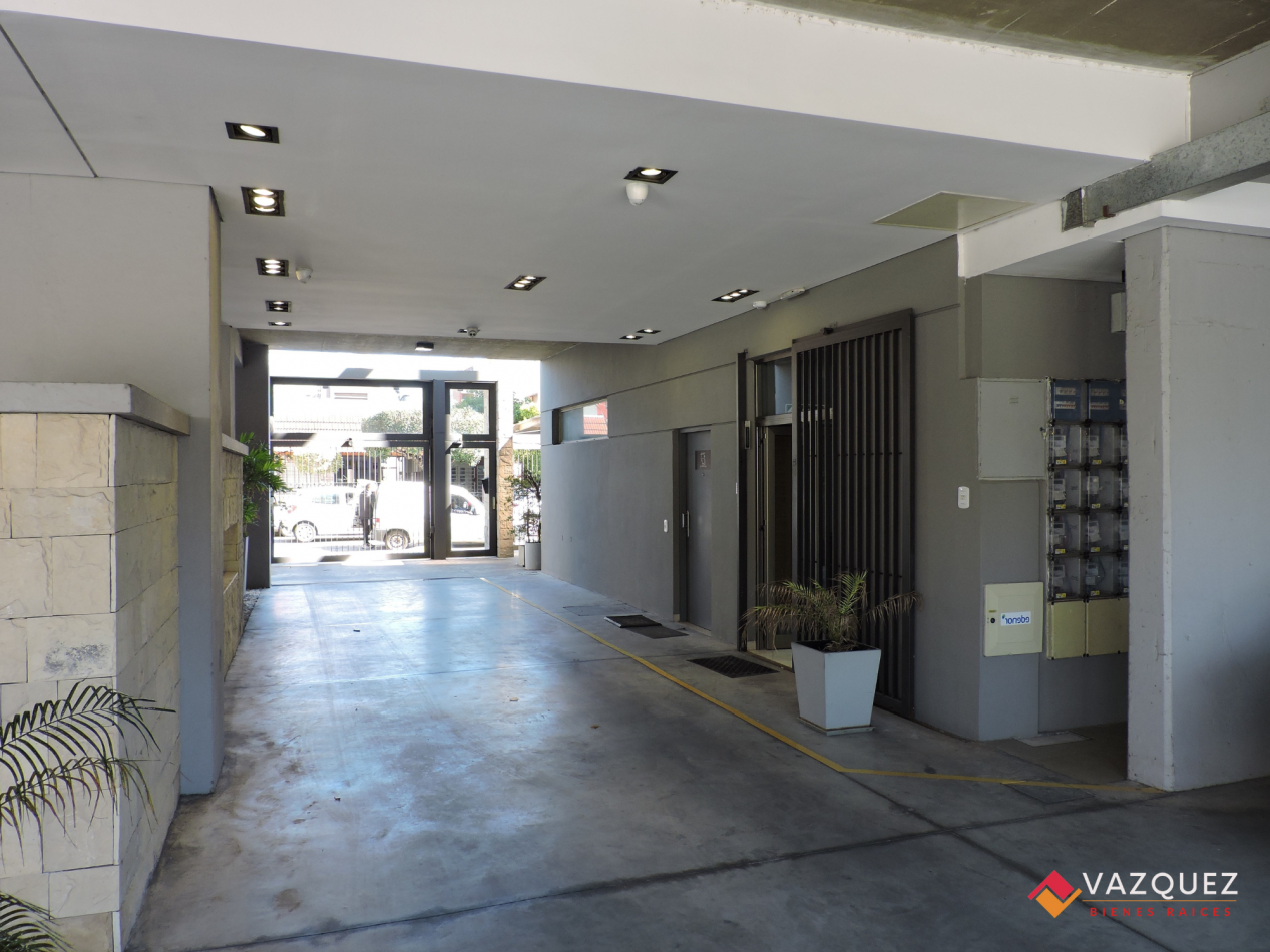 Moderna Oficina Con Cochera. Financiacion