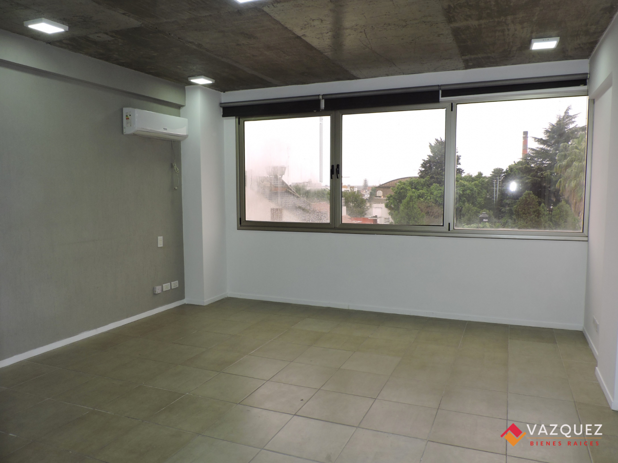Moderna Oficina Con Cochera. Financiacion
