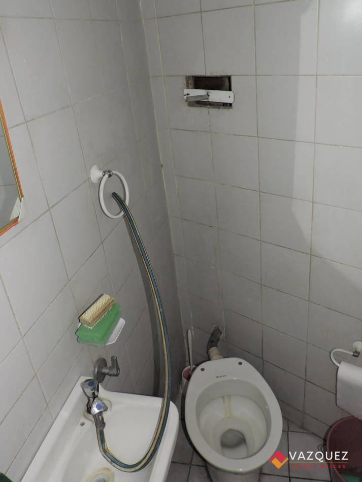 Excelente Local sobre Av de Mayo