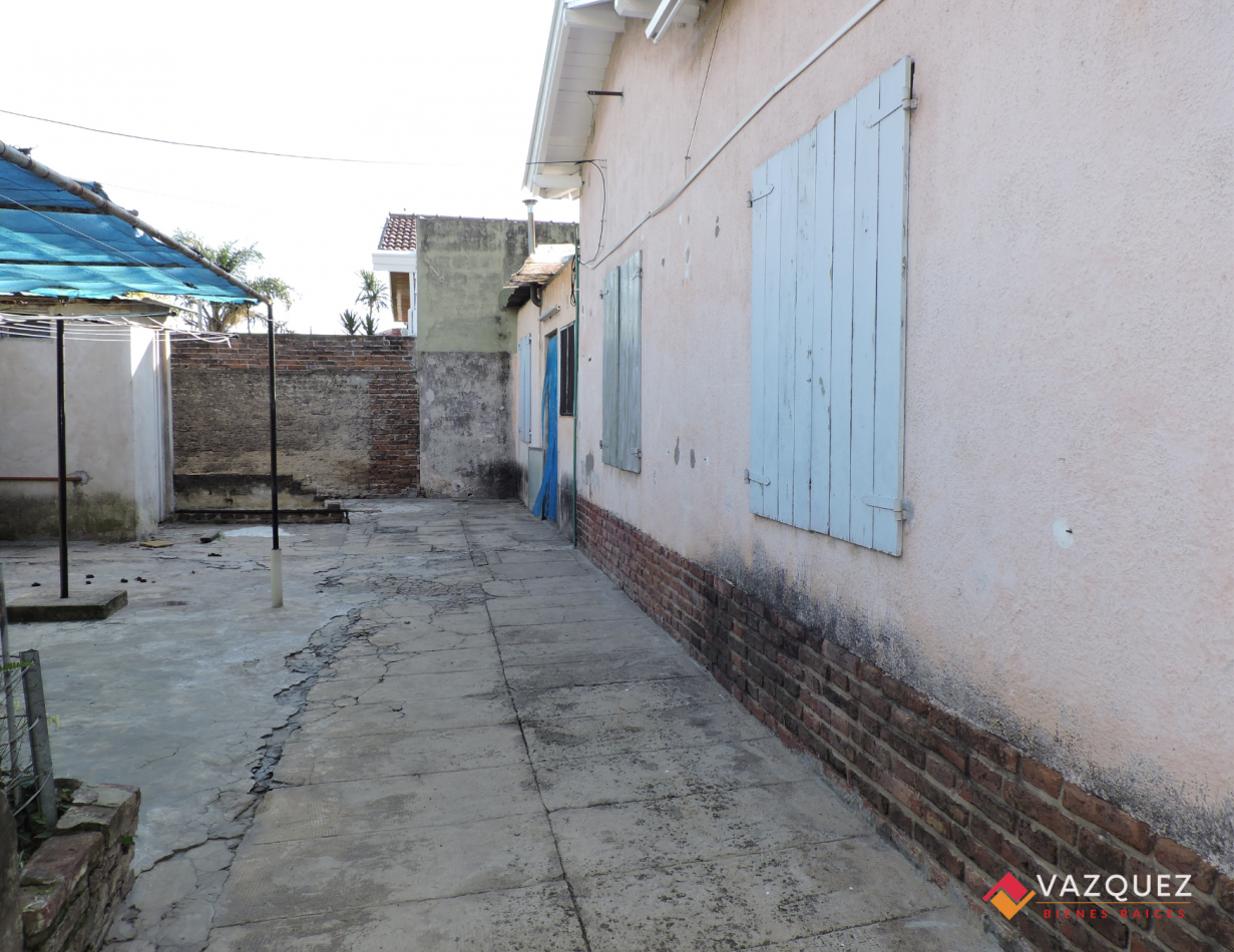 Lote con Casa a Reciclar
