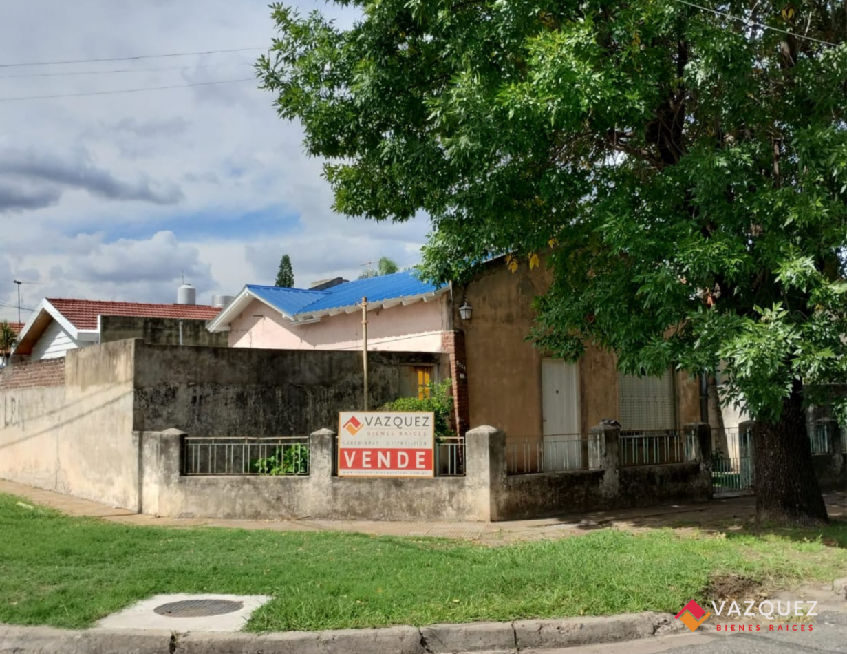 Lote con Casa a Reciclar