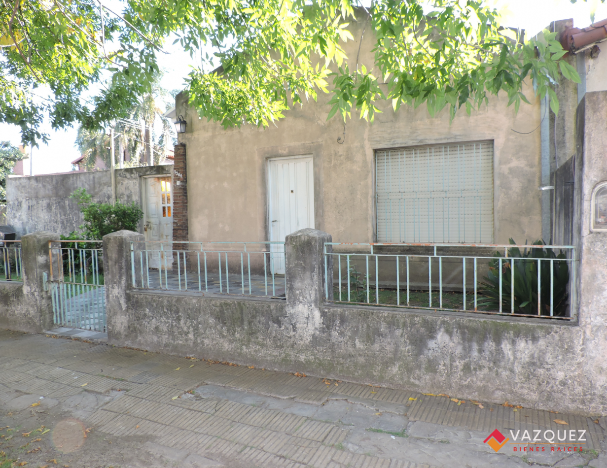 Lote con Casa a Reciclar