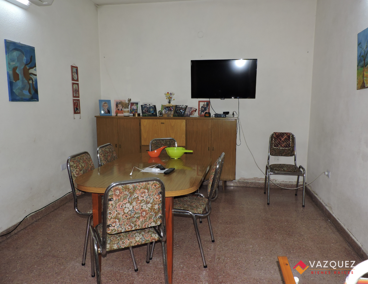 Lote con Casa a Reciclar