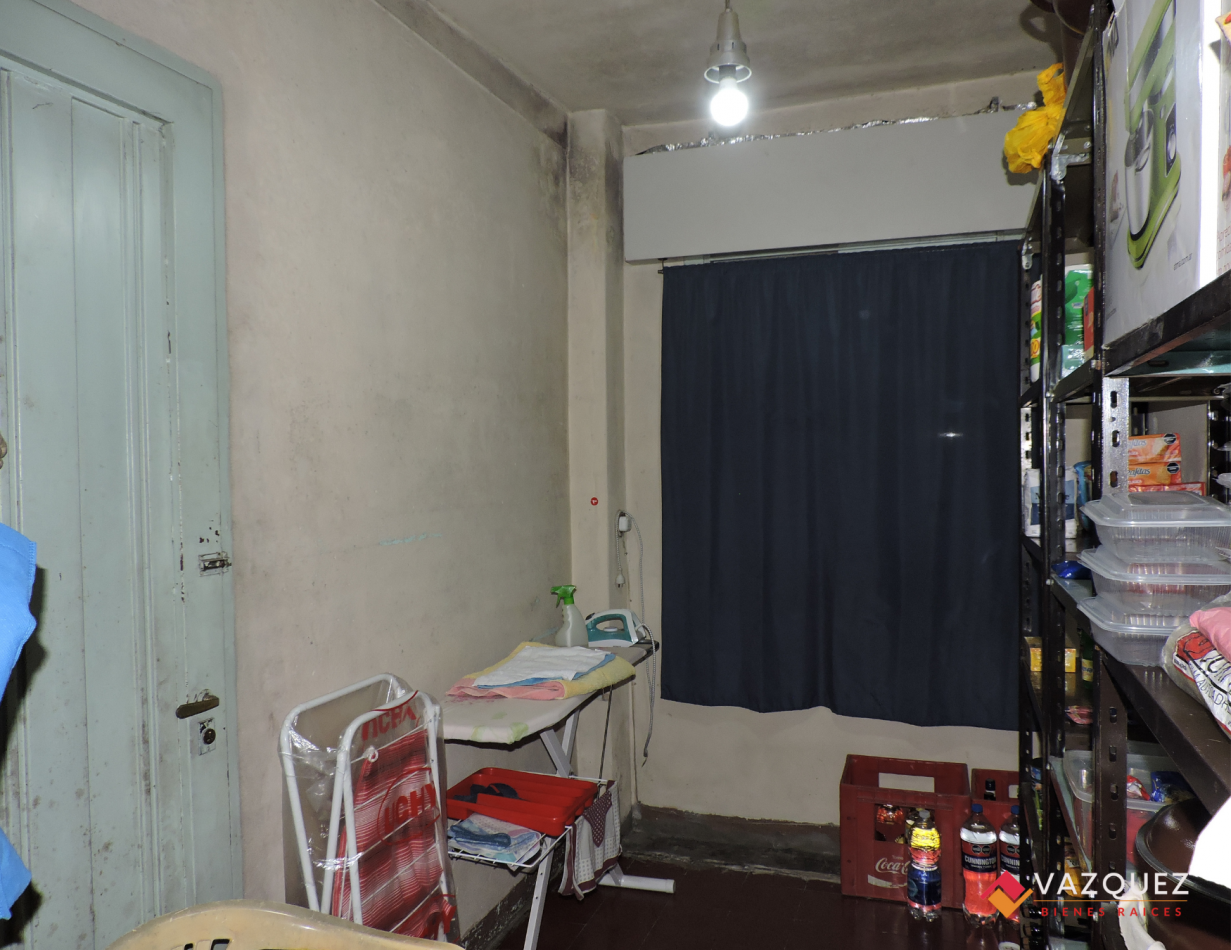 Lote con Casa a Reciclar