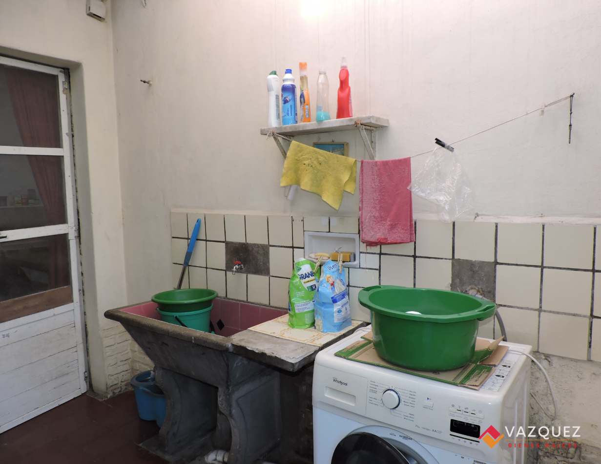 Lote con Casa a Reciclar