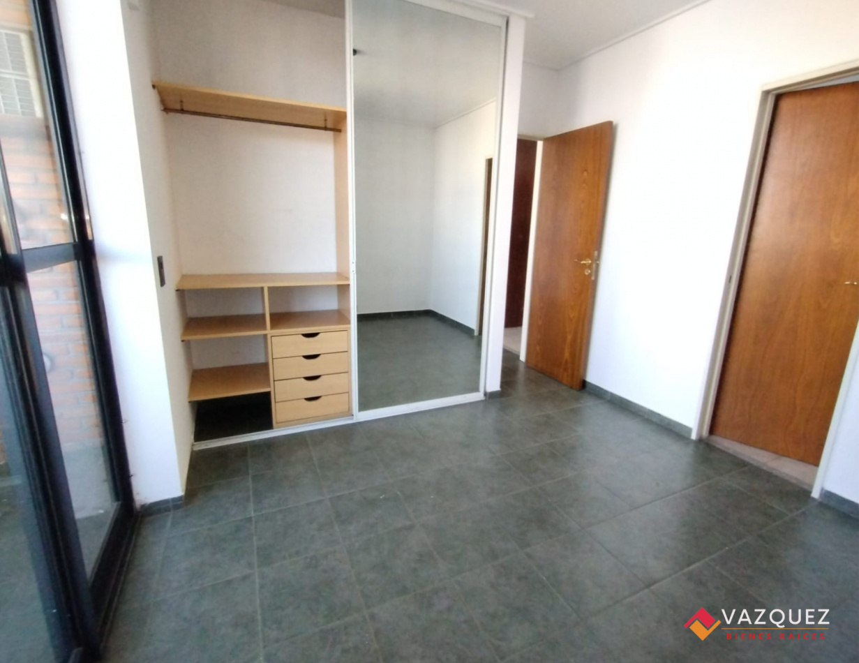 Torres Gemelas Oficina amplia Recepcion y Privado