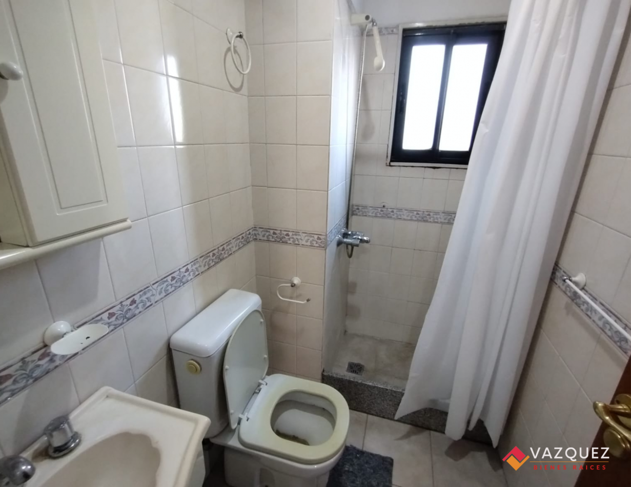 Torres Gemelas Oficina amplia Recepcion y Privado