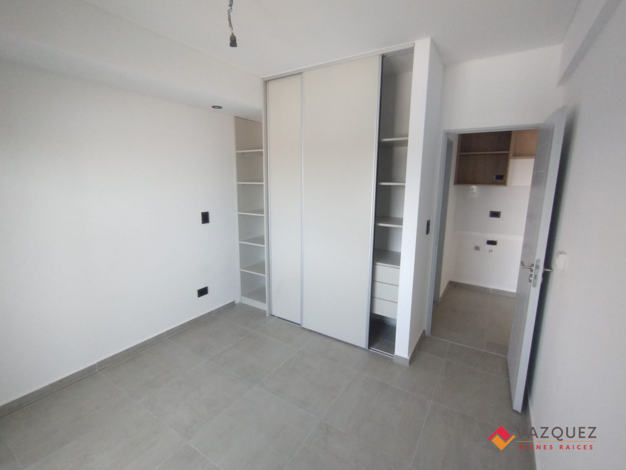 Departamento 2 ambientes con Cochera Descubierta A