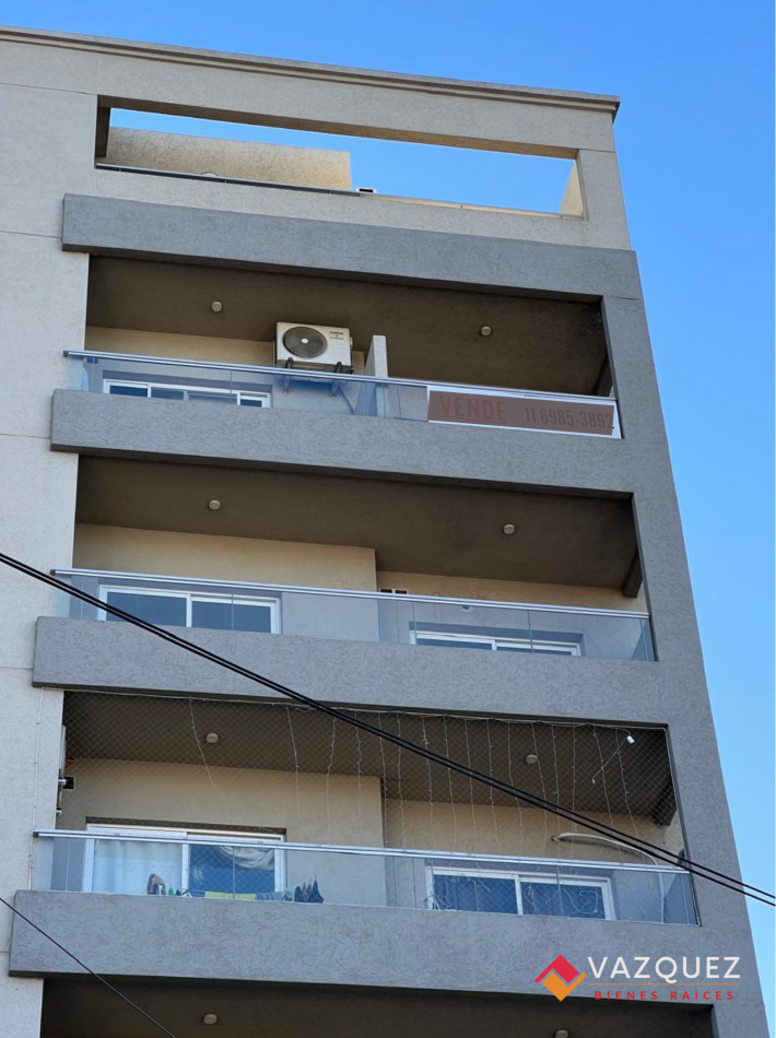 Departamento Tres Ambientes en Duplex con Cochera