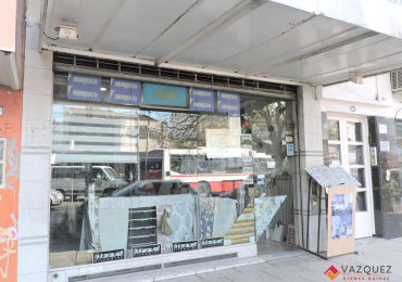 Excelente Local sobre Av de Mayo